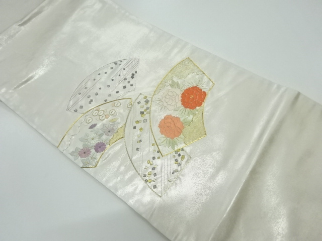 リサイクル　地紙に牡丹・菊・色紙散らし模様刺繍袋帯